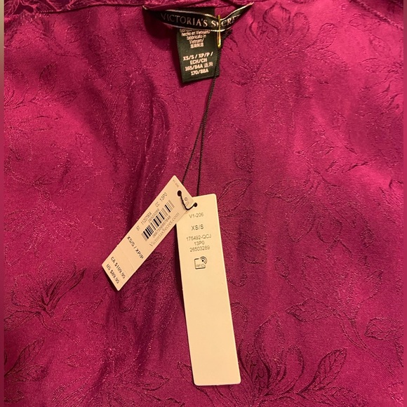 NWT Victoria’s Secret Women’s Robe lingerie Lace Silky Magenta Sexy XS / S - Picture 4 of 5